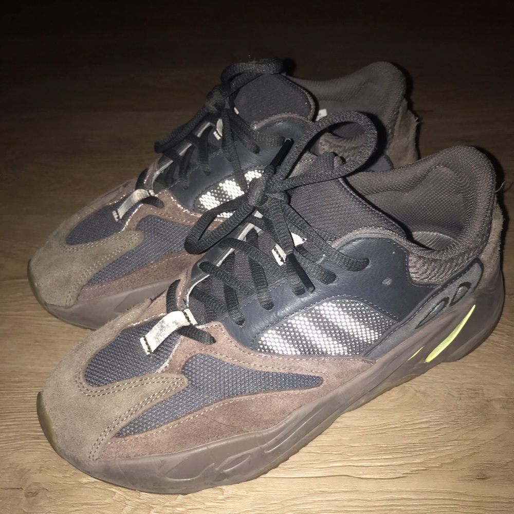 Yeezy 700 mauve or whatever it was called lol